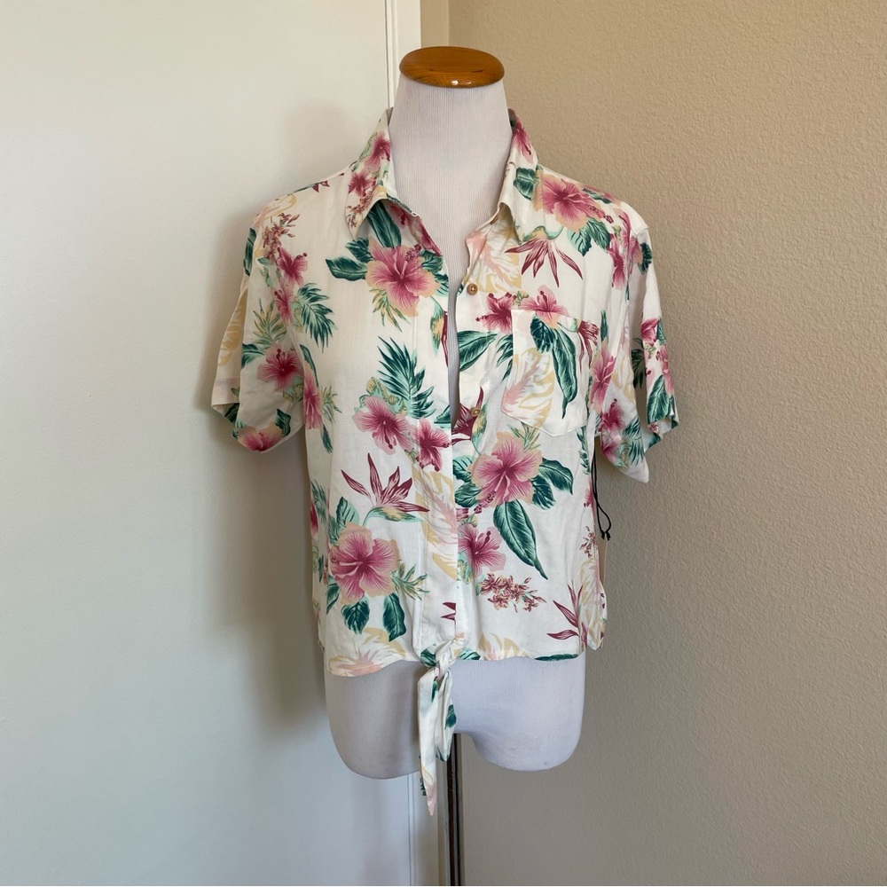 5 FOR $25 SALE 💗 Floral Tie-Front Women's Top